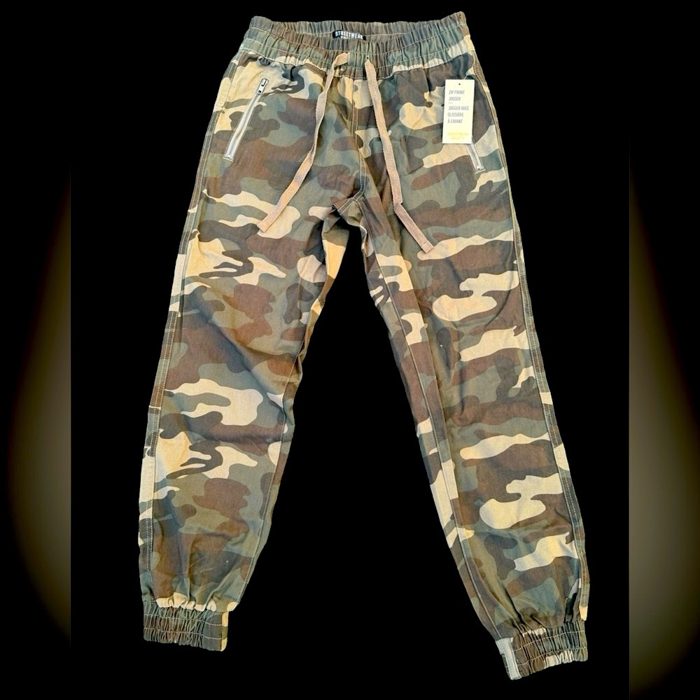 Streetwear Society Camo joggers- size small